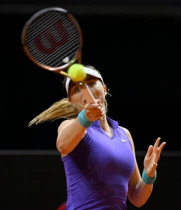 Paula Badosa ESP Action Tennis Women Porsche Cup Porsche Tennis Grand Prix GP Stuttgart 2022 Porsche Arena 21 04 2022 DFL REGULATIONS PROHIBIT ANY USE OF PHOTOGRAPHS AS IMAGE SEQUENCES AND OR QUASI VIDEO Porsche Tennis Grand Prix GP Stuttgart 2022