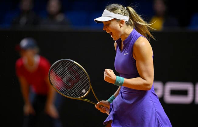 Paula Badosa ESP Jubel Freude Emotion Tennis Damen Porsche Cup Porsche Tennis Grand Prix GP Stuttgart 2022 Porsche Arena 21 04 2022 DFL REGULATIONS PROHIBIT ANY USE OF PHOTOGRAPHS AS IMAGE SEQUENCES AND OR QUASI VIDEO Porsche Tennis Grand Prix GP Stuttgart 2022
