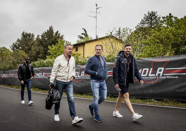 2022 04 21 13 03 16 IMOLA VLNR Max Verstappen Oracle Red Bull Racing , manager Raymond Vermeulen, Jos Verstappen and personal trainer Bradley Scanes on arrival at the Autodromo Enzo e Dino Ferrari in Imola ahead of the Emilia Romagna F1 Grand Prix REMKO DE WAAL netherlands out belgium out Imola xVIxxIVx 447395620 originalFilename: 0156527077st.jpg