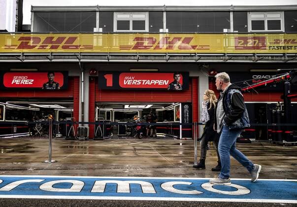 2022 04 21 10 12 39 IMOLA The pit lane containing the garage of Max Verstappen Oracle Red Bull Racing on the Autodromo Enzo e Dino Ferrari ahead of the Emilia Romagna F1 Grand Prix REMKO DE WAAL netherlands out belgium out Imola xVIxxIVx 447395648 originalFilename: 0156527768st.jpg