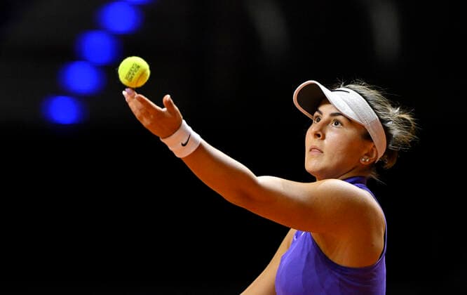 Bianca Andreescu CAN serve action tennis ladies Porsche Cup Porsche Tennis Grand Prix GP Stuttgart 2022 Porsche Arena 21 04 2022 DFL REGULATES PROHIBIT ANY USE OF PHOTOGRAPHS AS IMAGE SEQUENCES AND OR QUASI VIDEO Porsche Tennis Grand Prix GP Stuttgart 2022