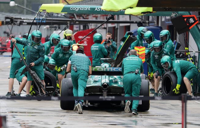 Pit Stop Practice Aston Martin, ITA, Formula 1 Grand Prix Emilia Romagna, Imola, 21 04 2022 ITA, Formula 1 Grand Prix Emilia Romagna, Imola, 21 04 2022 Copyright: xFoto:xEIBNER ThomasxFuesslerx EP_tfr