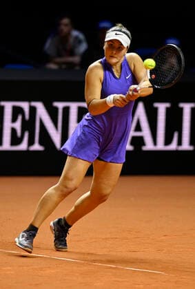Bianca Andreescu CAN Action Tennis Women Porsche Cup Porsche Tennis Grand Prix GP Stuttgart 2022 Porsche Arena 21 04 2022 DFL REGULATES PROHIBIT ANY USE OF PHOTOGRAPHS AS IMAGE SEQUENCES AND OR QUASI VIDEO Porsche Tennis Grand Prix GP Stuttgart 2022
