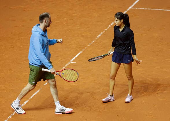 Emma Raducanu and Torben Beltz, Training Tennis Porsche Tennis Grand Prix 2022 WTA Porsche Arena Stuttgart Germany 21 April 2022 Copyright: xJuergenxHasenkopfx