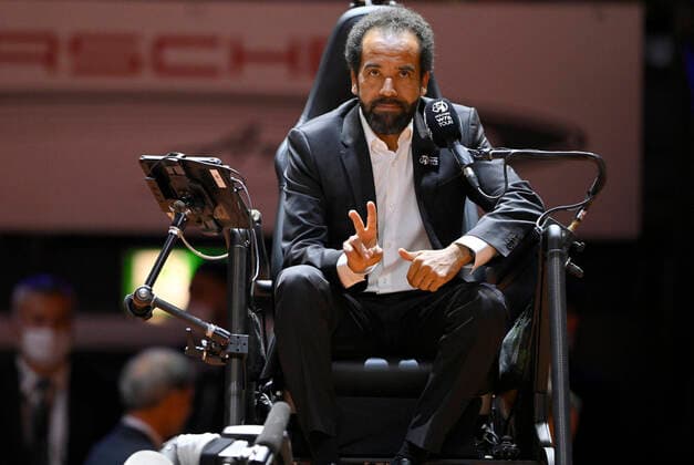 Chair umpire referee squad Nouni FRA gesture gesture tennis ladies Porsche Cup Porsche Tennis Grand Prix GP Stuttgart 2022 Porsche Arena 19 04 2022 DFL REGULATIONS PROHIBIT ANY USE OF PHOTOGRAPHS AS IMAGE SEQUENCES AND OR QUASI VIDEO Porsche Tennis Grand Prix GP Stuttgart 2022