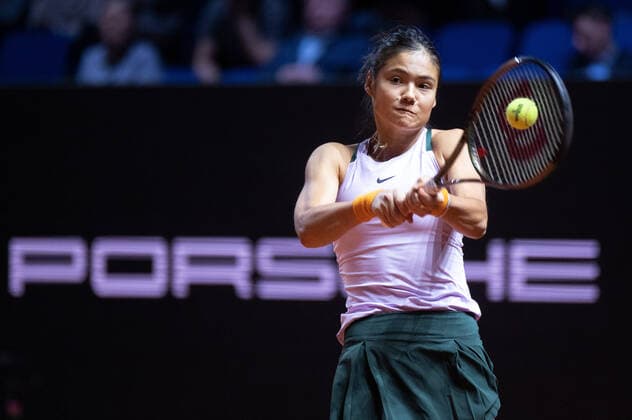 Emma Raducanu GBR Germany, Stuttgart, 21 04 2022, Tennis, Porsche Tennis Grand Prix, 2022, Round 2, T Korpatsch GER E Raducanu GBR , Porsche Arena Foto A2 Bildagentur Peter Hartenfelser