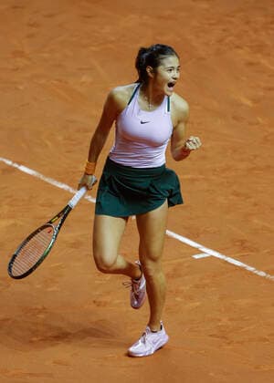 Emma Raducanu makes a fist and cheers, jubilation, joy, emotion Tennis Porsche Tennis Grand Prix 2022 WTA Porsche Arena Stuttgart Germany 21 April 2022 Copyright: xJuergenxHasenkopfx