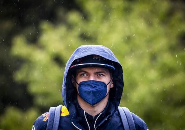 IMOLA Max Verstappen Oracle Red Bull Racing arriving at the track ahead of the 1st free practice session of the Emilia Romagna F1 Grand Prix at Autodromo Enzo e Dino Ferrari REMKO DE WAAL GP Emilia Romagna 2022 Practice 1 2022 xVIxANPxSportx xxANPxIVx 447433929 originalFilename: 447433929.jpg