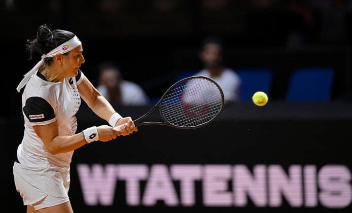 Ons Jabeur TUN Action Tennis Ladies Porsche Cup Porsche Tennis Grand Prix GP Stuttgart 2022 Porsche Arena 22 04 2022 DFL REGULATIONS PROHIBIT ANY USE OF PHOTOGRAPHS AS IMAGE SEQUENCES AND OR QUASI VIDEO Porsche Tennis Grand Prix GP Stuttgart 2022