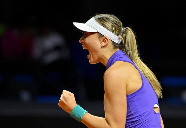 Paula Badosa ESP Cheer Joy Emotion Gesture Gesture Tennis Women Porsche Cup Porsche Tennis Grand Prix GP Stuttgart 2022 Porsche Arena 22 04 2022 DFL REGULATIONS PROHIBIT ANY USE OF PHOTOGRAPHS AS IMAGE SEQUENCES AND OR QUASI VIDEO Porsche Tennis Grand Prix GP Stuttgart 2022