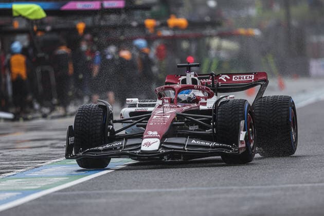77 BOTTAS Valtteri (fin), Alfa Romeo F1 Team ORLEN C42, action during the Formula 1 Grand Premio del Made in Italy e dell Emilia-Romagna 2022, 4th round of the 2022 FIA Formula One World Championship, WM, Weltmeisterschaft on the Imola Circuit, from April 22 to 24, 2022 in Imola, Italy - F1 - EMILIA ROMAGNA GRAND PRIX 2022 DPPI Panoramic  00122010_G00D0123.JPG_