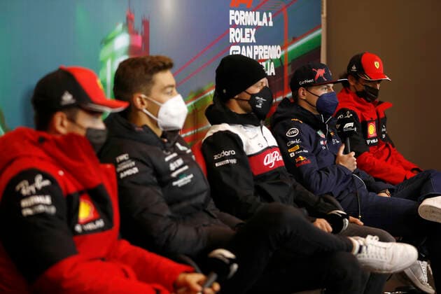 16 Charles Leclerc MCO, Scuderia Ferrari , 63 George Russell GBR, Mercedes AMG Petronas F1 Team , 77 Valtteri Bottas FIN, Alfa Romeo F1 Team ORLEN , 1 Max Verstappen NLD, Oracle Red Bull Racing , 55 Carlos Sainz ESP, Scuderia Ferrari , F1 Grand Prix of Emilia Romagna at Autodromo Enzo e Dino Ferrari on April 22, 2022 in Imola, Italy Photo by Carl Bingham LAT Motorsport Images DPPI via HOCH ZWEI Imola Italy
