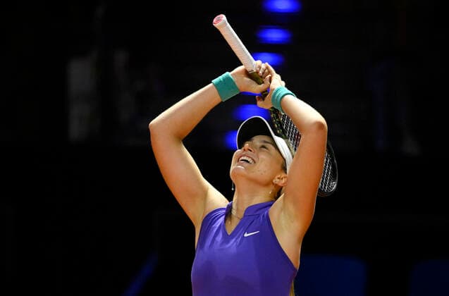 Paula Badosa ESP Cheer Joy Emotion Gesture Gesture Tennis Women Porsche Cup Porsche Tennis Grand Prix GP Stuttgart 2022 Porsche Arena 22 04 2022 DFL REGULATIONS PROHIBIT ANY USE OF PHOTOGRAPHS AS IMAGE SEQUENCES AND OR QUASI VIDEO Porsche Tennis Grand Prix GP Stuttgart 2022