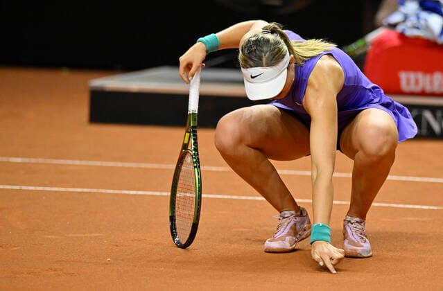 Paula Badosa ESP Cheer Joy Emotion Gesture Painting Heart In Sand Tennis Women Porsche Cup Porsche Tennis Grand Prix GP Stuttgart 2022 Porsche Arena 22 04 2022 DFL REGULATES PROHIBIT ANY USE OF PHOTOGRAPHS AS IMAGE SEQUENCES AND OR QUASI VIDEO Porsche Tennis Grand Prix GP Stuttgart 2022