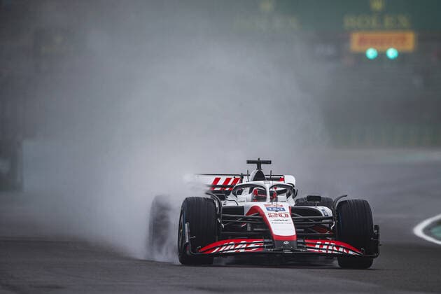 20 MAGNUSSEN Kevin (den), Haas F1 Team VF-22 Ferrari, action during the Formula 1 Grand Premio del Made in Italy e dell Emilia-Romagna 2022, 4th round of the 2022 FIA Formula One World Championship, WM, Weltmeisterschaft on the Imola Circuit, from April 22 to 24, 2022 in Imola, Italy - F1 - EMILIA ROMAGNA GRAND PRIX 2022 DPPI Panoramic  _B2_3914
