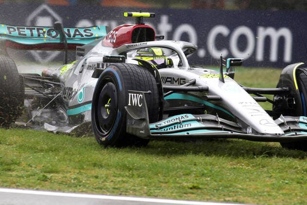 Lewis Hamilton UK, Mercedes AMG Petronas F1 Team 44 , Dreher ITA, Formula 1 Grand Prix Emilia Romagna, Imola, 22 04 2022 ITA, Formula 1 Grand Prix Emilia Romagna, Imola, 22 04 2022 Imola Copyright: xFoto:xEIBNER ThomasxFuesslerx EP_tfr