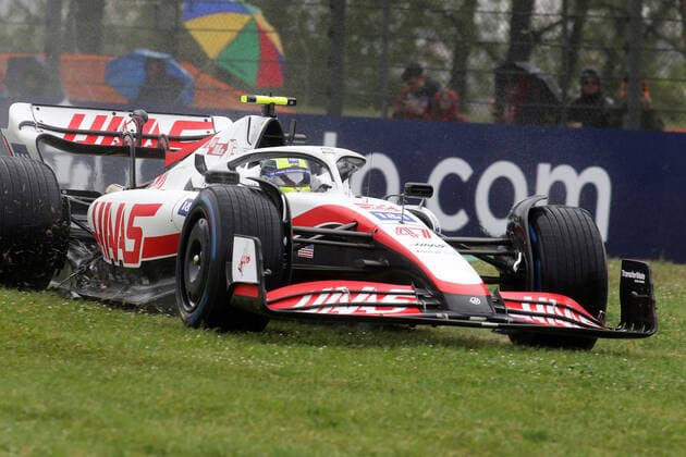 Mick Schumacher GER, Haas F1 Team 47 , Dreher ITA, Formula 1 Grand Prix Emilia Romagna, Imola, 22 04 2022 ITA, Formula 1 Grand Prix Emilia Romagna, Imola, 22 04 2022 Imola Copyright: xFoto:xEIBNER ThomasxFuesslerx EP_tfr
