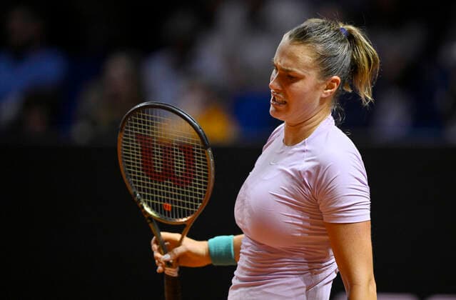 Aryna Sabalenka BLR disappointed gesture gesture tennis ladies Porsche Cup Porsche Tennis Grand Prix GP Stuttgart 2022 Porsche Arena 22 04 2022 DFL REGULATES PROHIBIT ANY USE OF PHOTOGRAPHS AS IMAGE SEQUENCES AND OR QUASI VIDEO Porsche Tennis Grand Prix GP Stuttgart 2022