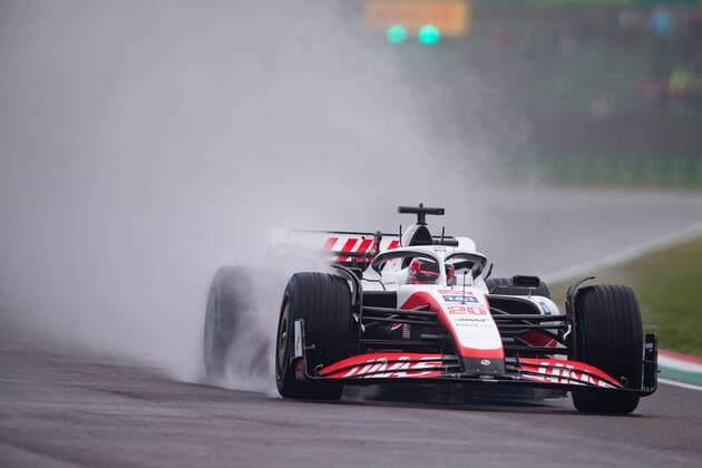 20 MAGNUSSEN Kevin (den), Haas F1 Team VF-22 Ferrari, action during the Formula 1 Grand Premio del Made in Italy e dell Emilia-Romagna 2022, 4th round of the 2022 FIA Formula One World Championship, WM, Weltmeisterschaft on the Imola Circuit, from April 22 to 24, 2022 in Imola, Italy - F1 - EMILIA ROMAGNA GRAND PRIX 2022 DPPI Panoramic  00122010__B2_3916