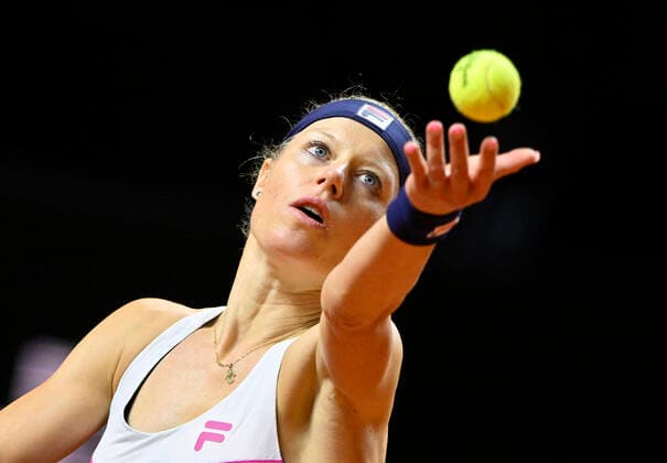 Laura Siegemund GER Action Serve Tennis Women Porsche Cup Porsche Tennis Grand Prix GP Stuttgart 2022 Porsche Arena 22 04 2022 DFL REGULATES PROHIBIT ANY USE OF PHOTOGRAPHS AS IMAGE SEQUENCES AND OR QUASI VIDEO Porsche Tennis Grand Prix GP Stuttgart 2022