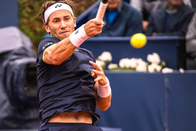 April 22, 2022, Barcelona, Catalonia, Spain: CASPER RUUD (NOR) returns the ball to Pablo Carreno Busta (ESP) at Day 5 of the Barcelona Open Banc Sabadell 2022. Barcelona Spain - ZUMAo105 20220422_zap_o105_039 Copyright: xMatthiasxOesterlex