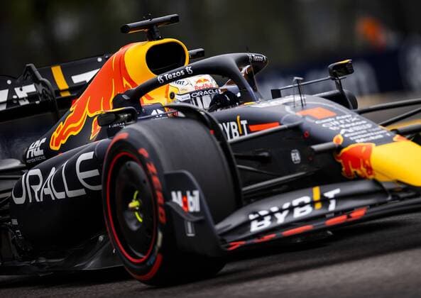 IMOLA Max Verstappen Oracle Red Bull Racing on track during qualifying ahead of the F1 Grand Prix of Emilia Romagna at Autodromo Enzo e Dino Ferrari on April 22, 2022 in Imola, Italy REMKO DE WAAL GP Emilia Romagna 2022 Qualify 2022 xVIxANPxSportx xxANPxIVx 447451722 originalFilename: 447451722.jpg