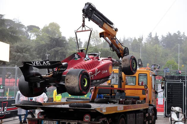 Accident car Carlos Sainz jr , ESP, Scuderia Ferrari 55 ITA, Formula 1 Grand Prix Emilia Romagna, Imola, 22 04 2022 ITA, Formula 1 Grand Prix Emilia Romagna, Imola, 22 04 2022 Imola Copyright: xFoto:xEIBNER ThomasxFuesslerx EP_tfr