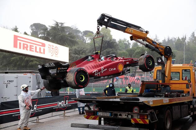 Accident car Carlos Sainz jr , ESP, Scuderia Ferrari 55 ITA, Formula 1 Grand Prix Emilia Romagna, Imola, 22 04 2022 ITA, Formula 1 Grand Prix Emilia Romagna, Imola, 22 04 2022 Imola Copyright: xFoto:xEIBNER ThomasxFuesslerx EP_tfr