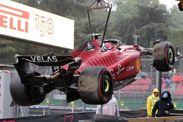 Accident car Carlos Sainz jr , ESP, Scuderia Ferrari 55 ITA, Formula 1 Grand Prix Emilia Romagna, Imola, 22 04 2022 ITA, Formula 1 Grand Prix Emilia Romagna, Imola, 22 04 2022 Imola Copyright: xFoto:xEIBNER ThomasxFuesslerx EP_tfr