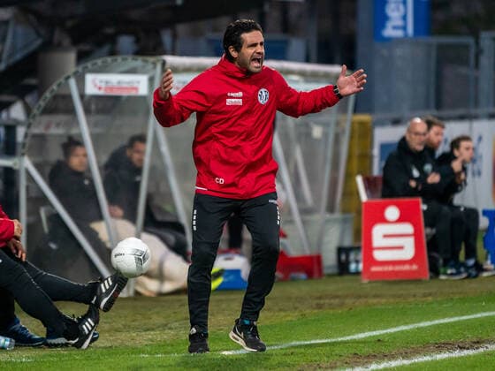 Christian Demirtas, head coach VfR Aalen shouts commands to his team, VFR Aalen vs FC Rot Weiss Koblenz, Regionalliga Suedwest, Football, Men, 22 04 2022 EIBNER Michael Schmidt VFR Aalen vs FC Rot Weiss Koblenz, Regionalliga Suedwest, Football, Men, 22 04 2022 Aalen Copyright: xEIBNER MichaelxSchmidtx EP_MST