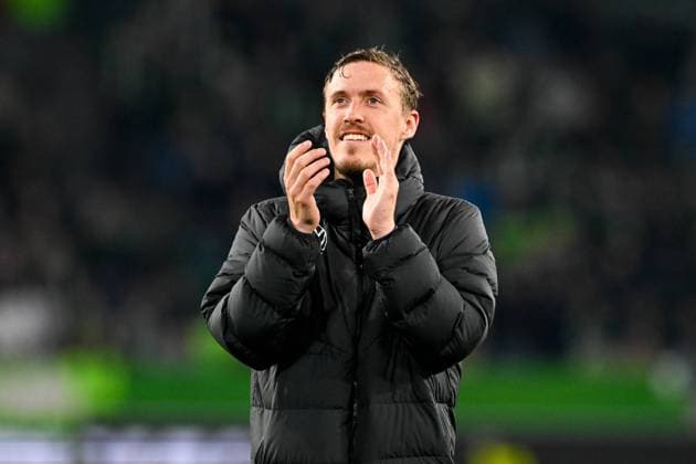 Sport Themen der Woche KW16 Sport Bilder des Tages Fußball: 1. Bundesliga, 31. Spieltag, VfL Wolfsburg - 1. FSV Mainz 05 am 22.04.2022 in der Volkswagen Arena in Wolfsburg. Wolfsburgs Max Kruse freut sich nach Spielschluss. DFL REGULATIONS PROHIBIT ANY USE OF PHOTOGRAPHS AS IMAGE SEQUENCES AND OR QUASI-VIDEO. *** Soccer 1 Bundesliga, 31 Matchday, VfL Wolfsburg 1 FSV Mainz 05 on 22 04 2022 at the Volkswagen Arena in Wolfsburg Wolfsburgs Max Kruse is happy after the end of the game DFL REGULATES PROHIBIT ANY USE OF PHOTOGRAPHS AS IMAGE SEQUENCES AND OR QUASI VIDEO Copyright: xTeresaxKrögerx