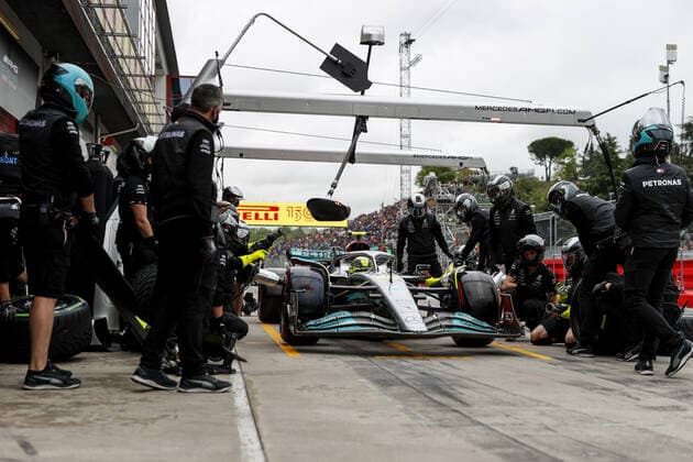 44 HAMILTON Lewis (gbr), Mercedes AMG F1 Team W13, action during the Formula 1 Grand Premio del Made in Italy e dell Emilia-Romagna 2022, 4th round of the 2022 FIA Formula One World Championship, WM, Weltmeisterschaft on the Imola Circuit, from April 22 to 24, 2022 in Imola, Italy - F1 - EMILIA ROMAGNA GRAND PRIX 2022 DPPI Panoramic  F12022GP04ITA_JK303814