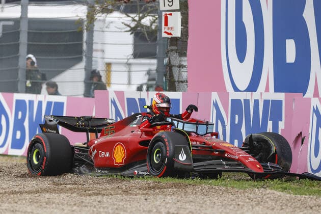 55 SAINZ Carlos (spa), Scuderia Ferrari F1-75 crash in qualifying during the Formula 1 Grand Premio del Made in Italy e dell Emilia-Romagna 2022, 4th round of the 2022 FIA Formula One World Championship, WM, Weltmeisterschaft on the Imola Circuit, from April 22 to 24, 2022 in Imola, Italy - F1 - EMILIA ROMAGNA GRAND PRIX 2022 DPPI Panoramic  F12022GP04ITA_JK303924