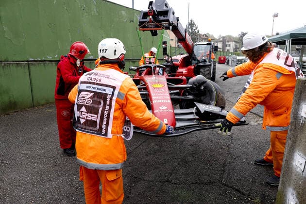 55 SAINZ Carlos (spa), Scuderia Ferrari F1-75 crash in qualifying during the Formula 1 Grand Premio del Made in Italy e dell Emilia-Romagna 2022, 4th round of the 2022 FIA Formula One World Championship, WM, Weltmeisterschaft on the Imola Circuit, from April 22 to 24, 2022 in Imola, Italy - F1 - EMILIA ROMAGNA GRAND PRIX 2022 DPPI Panoramic  F12022GP04ITA_JK303999