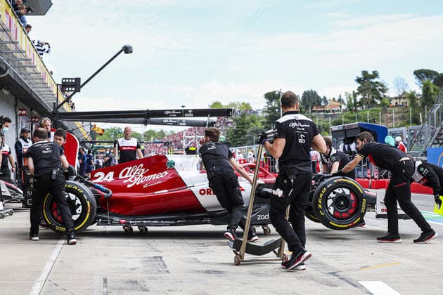24 ZHOU Guanyu (chi), Alfa Romeo F1 Team ORLEN C42, action during the Formula 1 Grand Premio del Made in Italy e dell Emilia-Romagna 2022, 4th round of the 2022 FIA Formula One World Championship, WM, Weltmeisterschaft on the Imola Circuit, from April 22 to 24, 2022 in Imola, Italy - F1 - EMILIA ROMAGNA GRAND PRIX 2022 DPPI Panoramic  00122010_GOOD2476.JPG_