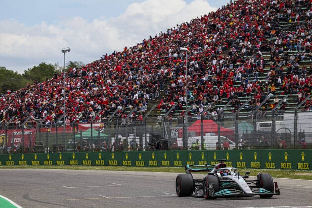 63 RUSSELL George (gbr), Mercedes AMG F1 Team W13, action during the Formula 1 Grand Premio del Made in Italy e dell Emilia-Romagna 2022, 4th round of the 2022 FIA Formula One World Championship, WM, Weltmeisterschaft on the Imola Circuit, from April 22 to 24, 2022 in Imola, Italy - F1 - EMILIA ROMAGNA GRAND PRIX 2022 DPPI Panoramic  00122010_GOOD2512.JPG_