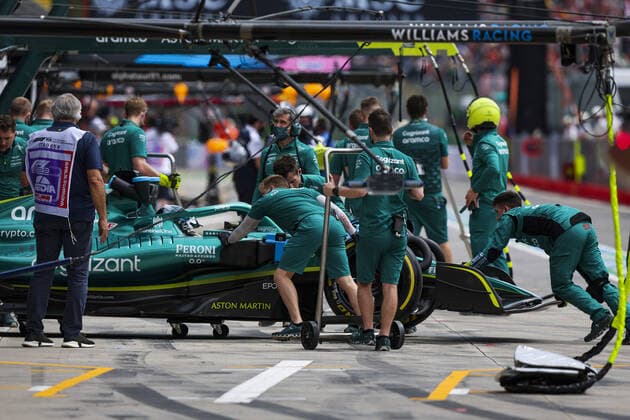 18 STROLL Lance (can), Aston Martin F1 Team AMR22, action during the Formula 1 Grand Premio del Made in Italy e dell Emilia-Romagna 2022, 4th round of the 2022 FIA Formula One World Championship, WM, Weltmeisterschaft on the Imola Circuit, from April 22 to 24, 2022 in Imola, Italy - F1 - EMILIA ROMAGNA GRAND PRIX 2022 DPPI Panoramic  00122010_G00D2371.JPG_