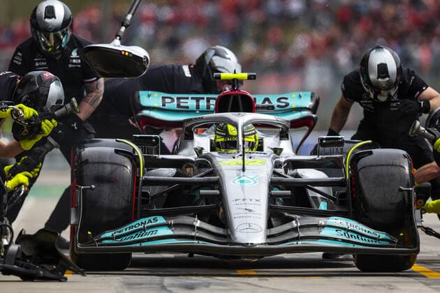 44 HAMILTON Lewis (gbr), Mercedes AMG F1 Team W13, action during the Formula 1 Grand Premio del Made in Italy e dell Emilia-Romagna 2022, 4th round of the 2022 FIA Formula One World Championship, WM, Weltmeisterschaft on the Imola Circuit, from April 22 to 24, 2022 in Imola, Italy - F1 - EMILIA ROMAGNA GRAND PRIX 2022 DPPI Panoramic  00122010_G00D2439.JPG_