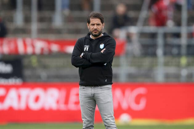 3 Liga FC Wuerzburger Kickers FC Viktoria Berlin 23 04 2022 Farat Toku head coach, FC Viktoria Berlin , 3 Liga, FC Wuerzburger Kickers FC Viktoria Berlin, 23 04 2022, Wuerzburg, FLYERALARM Arena Copyright: xBEAUTIFULxSPORTS JulienxChristx
