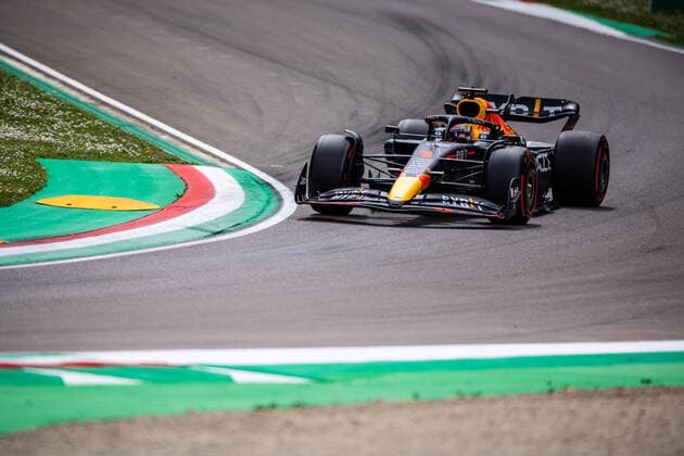 01 VERSTAPPEN Max (nld), Red Bull Racing RB18, action during the Formula 1 Grand Premio del Made in Italy e dell Emilia-Romagna 2022, 4th round of the 2022 FIA Formula One World Championship, WM, Weltmeisterschaft on the Imola Circuit, from April 22 to 24, 2022 in Imola, Italy - F1 - EMILIA ROMAGNA GRAND PRIX 2022 DPPI Panoramic  00122010_GH_77965