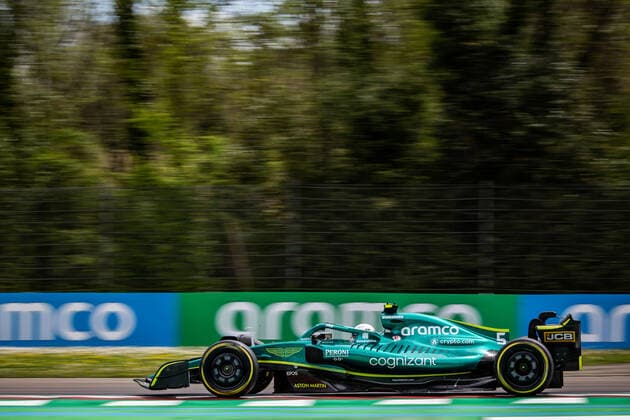 05 VETTEL Sebastian (ger), Aston Martin F1 Team AMR22, action during the Formula 1 Grand Premio del Made in Italy e dell Emilia-Romagna 2022, 4th round of the 2022 FIA Formula One World Championship, WM, Weltmeisterschaft on the Imola Circuit, from April 22 to 24, 2022 in Imola, Italy - F1 - EMILIA ROMAGNA GRAND PRIX 2022 DPPI Panoramic  00122010_GH_78421