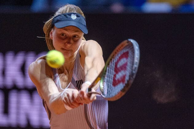 Liudmila Samsonova Germany, Stuttgart, 23 04 2022, tennis, Porsche Tennis Grand Prix, 2022, semifinals, I Swiatek POL L Samsonova, Porsche Arena Photo A2 Bildagentur Peter Hartenfelser
