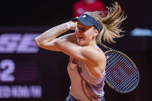 Liudmila Samsonova Germany, Stuttgart, 23 04 2022, tennis, Porsche Tennis Grand Prix, 2022, semifinals, I Swiatek POL L Samsonova, Porsche Arena Photo A2 Bildagentur Peter Hartenfelser