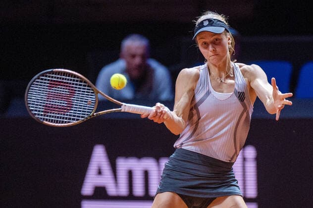 Liudmila Samsonova Germany, Stuttgart, 23 04 2022, tennis, Porsche Tennis Grand Prix, 2022, semifinals, I Swiatek POL L Samsonova, Porsche Arena Photo A2 Bildagentur Peter Hartenfelser