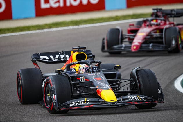 01 VERSTAPPEN Max (nld), Red Bull Racing RB18, action during the Formula 1 Grand Premio del Made in Italy e dell Emilia-Romagna 2022, 4th round of the 2022 FIA Formula One World Championship, WM, Weltmeisterschaft on the Imola Circuit, from April 22 to 24, 2022 in Imola, Italy - F1 - EMILIA ROMAGNA GRAND PRIX 2022 DPPI Panoramic  _F_17163
