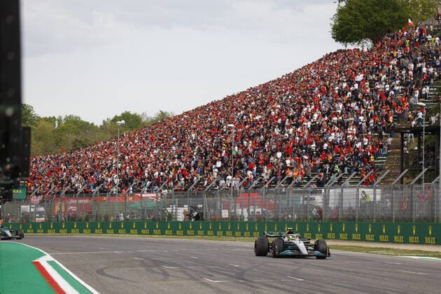 44 HAMILTON Lewis (gbr), Mercedes AMG F1 Team W13, action during the Formula 1 Grand Premio del Made in Italy e dell Emilia-Romagna 2022, 4th round of the 2022 FIA Formula One World Championship, WM, Weltmeisterschaft on the Imola Circuit, from April 22 to 24, 2022 in Imola, Italy - F1 - EMILIA ROMAGNA GRAND PRIX 2022 DPPI Panoramic  F12022GP04ITA_JK308836