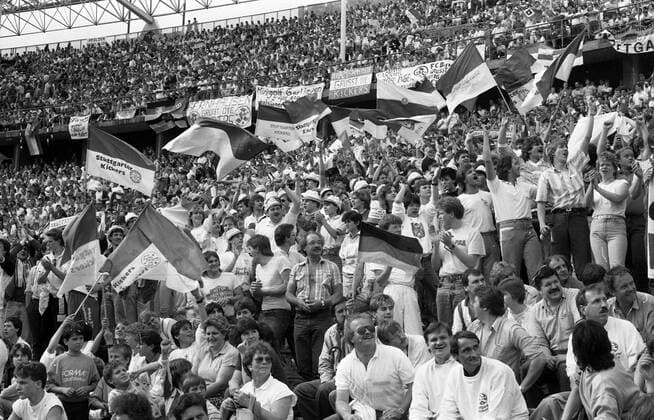 DFB-Pokal Finale 1987 Hamburger SV - Stuttgarter Kickers Deutschland, Berlin, 20.06.1987, Fussball, DFB-Pokal, Saison 1986 1987, Finale Berlin, Hamburger SV - Stuttgarter Kickers (3:1): Stuttgarter Kickers Fans, DFL DFB REGULATIONS PROHIBIT ANY USE OF PHOTOGRAPHS AS IMAGE SEQUENCES AND OR QUASI-VIDEO. *** DFB Pokal Final 1987 Hamburger SV Stuttgarter Kickers Germany, Berlin, 20 06 1987, Football, DFB Pokal, Season 1986 1987, Final Berlin, Hamburger SV Stuttgarter Kickers 3 1 Stuttgarter Kickers Fans, DFL DFB REGULATIONS PROHIBIT ANY USE OF PHOTOGRAPHS AS IMAGE SEQUENCES AND OR QUASI VIDEO