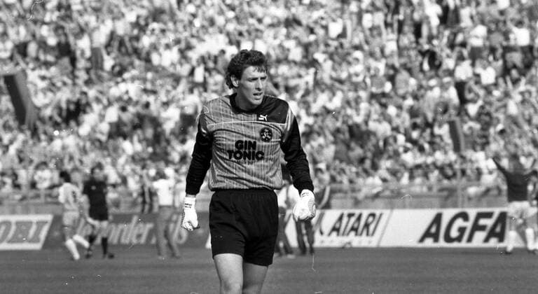 DFB-Pokal Finale 1987 Hamburger SV - Stuttgarter Kickers Deutschland, Berlin, 20.06.1987, Fussball, DFB-Pokal, Saison 1986 1987, Finale Berlin, Hamburger SV - Stuttgarter Kickers (3:1): Armin Jäger (Stuttgarter Kickers), DFL DFB REGULATIONS PROHIBIT ANY USE OF PHOTOGRAPHS AS IMAGE SEQUENCES AND OR QUASI-VIDEO. *** DFB Pokal Final 1987 Hamburger SV Stuttgarter Kickers Germany, Berlin, 20 06 1987, Football, DFB Pokal, Season 1986 1987, Final Berlin, Hamburger SV Stuttgarter Kickers 3 1 Armin Jäger Stuttgarter Kickers , DFL DFB REGULATIONS PROHIBIT ANY USE OF PHOTOGRAPHS AS IMAGE SEQUENCES AND OR QUASI VIDEO
