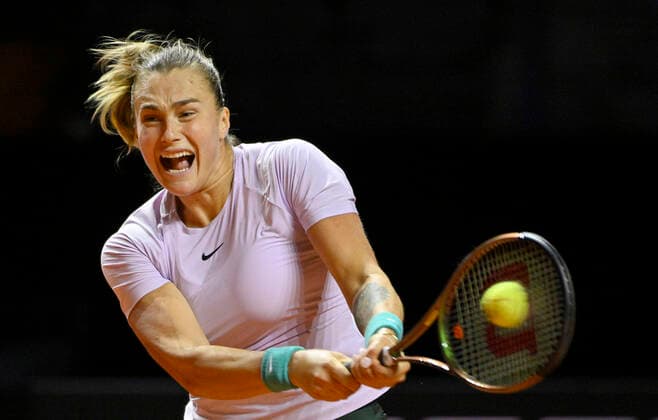 Sport Themen der Woche KW16 Sport Bilder des Tages Aryna Sabalenka BLR Aktion Tennis Damen Porsche-Cup Porsche Tennis Grand Prix GP Stuttgart 2022 Porsche Arena 24.04.2022 DFL REGULATIONS PROHIBIT ANY USE OF PHOTOGRAPHS AS IMAGE SEQUENCES AND OR QUASI-VIDEO Porsche Tennis Grand Prix GP Stuttgart 2022 *** Aryna Sabalenka BLR Action Tennis Women Porsche Cup Porsche Tennis Grand Prix GP Stuttgart 2022 Porsche Arena 24 04 2022 DFL REGULATIONS PROHIBIT ANY USE OF PHOTOGRAPHS AS IMAGE SEQUENCES AND OR QUASI VIDEO Porsche Tennis Grand Prix GP Stuttgart 2022