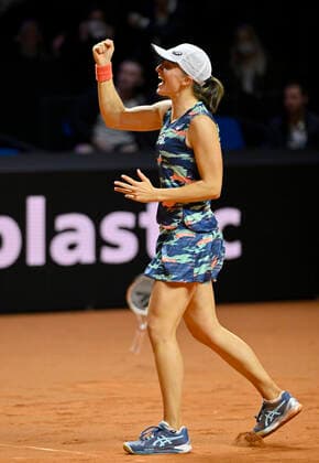 Iga Swiatek POL Cheer Joy Emotion Wins Final Tennis Women Porsche Cup Porsche Tennis Grand Prix GP Stuttgart 2022 Porsche Arena 24 04 2022 DFL REGULATIONS PROHIBIT ANY USE OF PHOTOGRAPHS AS IMAGE SEQUENCES AND OR QUASI VIDEO Porsche Tennis Grand Prix GP Stuttgart 2022